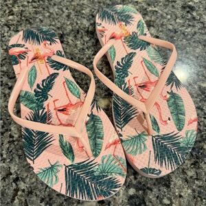 Old Navy Women’s Flamingo Flip Flops